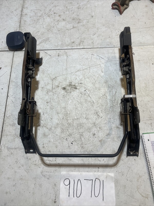 2005 Toyota Highlander Hybrid Passenger Front Seat Track Manual