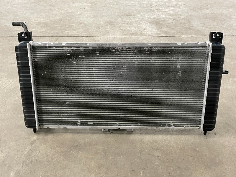 2003-2007 Hummer H2 Engine Motor Coolant Radiator 6.0L 1630 OEM