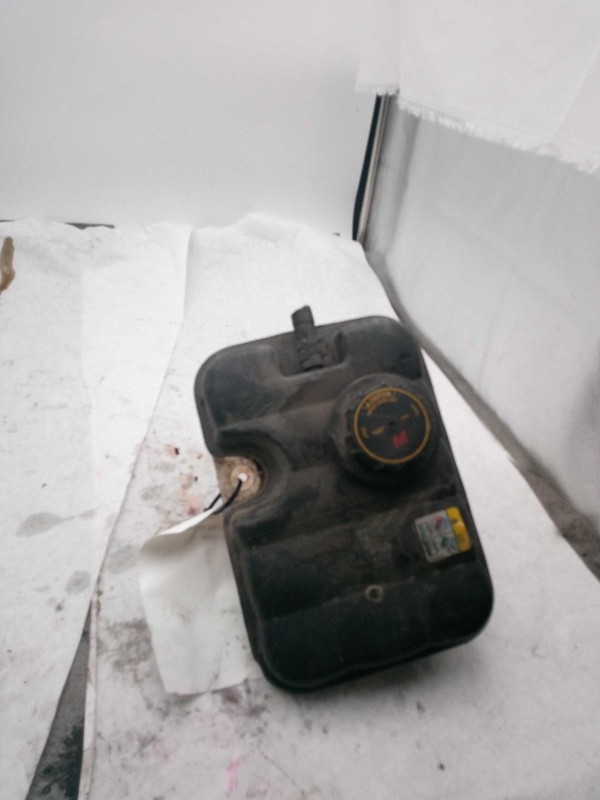 Used Engine Coolant Reservoir fits: 2001 Lincoln & TOWN CARGrade B