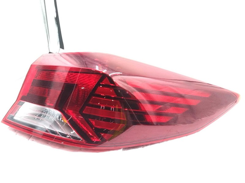 Used Right Tail Light Assembly fits: 2019 Hyundai Elantra Sedan quarter panel mo