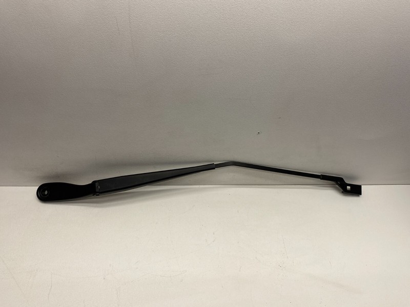 2008-2011 VOLVO V50 RIGHT FRONT WINDSHIELD WIPER ARM OEM