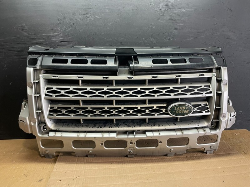 2008 to 2010 Land Rover LR2 Front Bumper Grille Grill OEM AB7623 DG