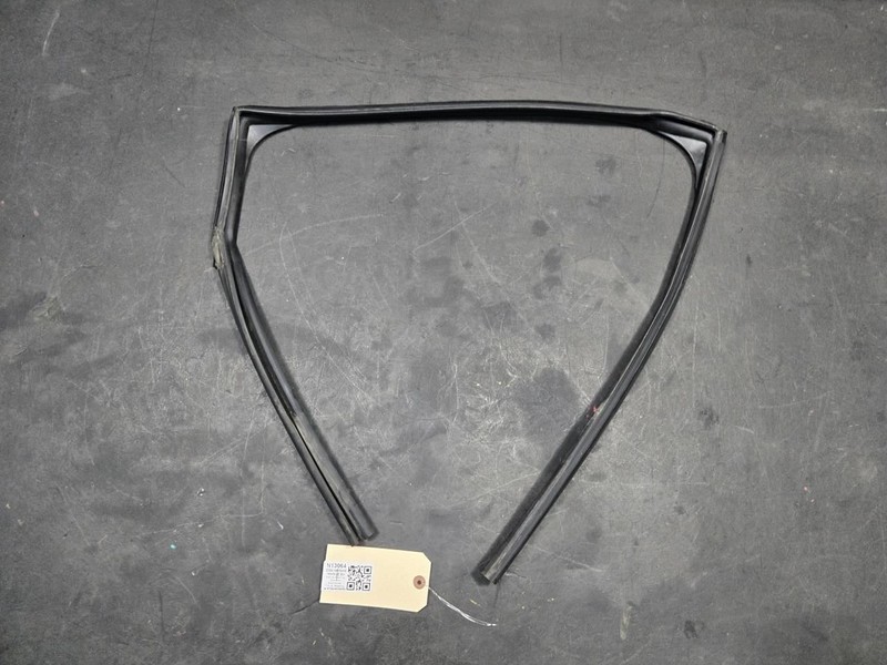 Rear Right Door Window Glass Run Channel 2022 Nissan Rogue 82330-6RR0B 2021-2025