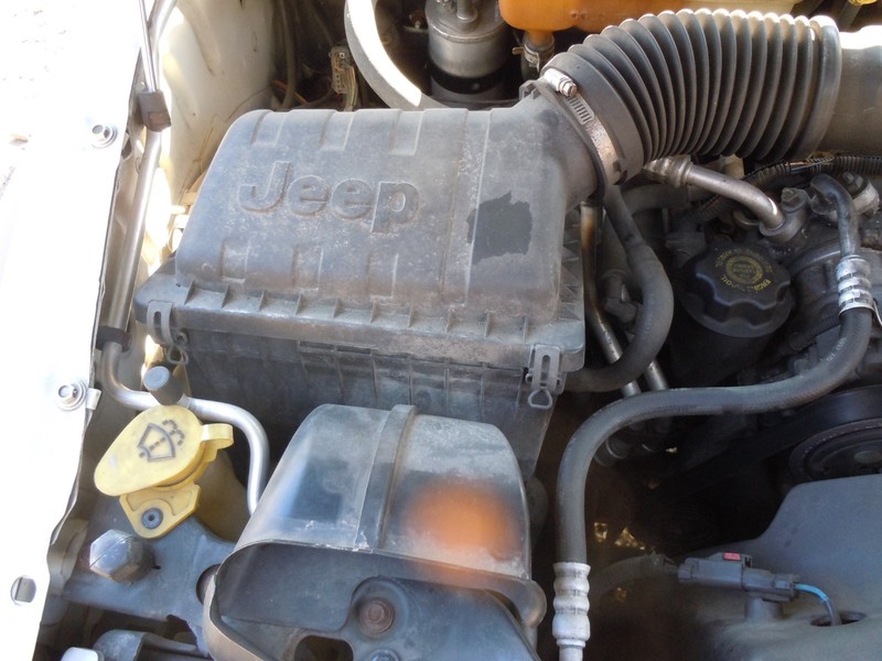 2004-2007 Jeep Liberty 3.7L Air Cleaner Housing Box OEM