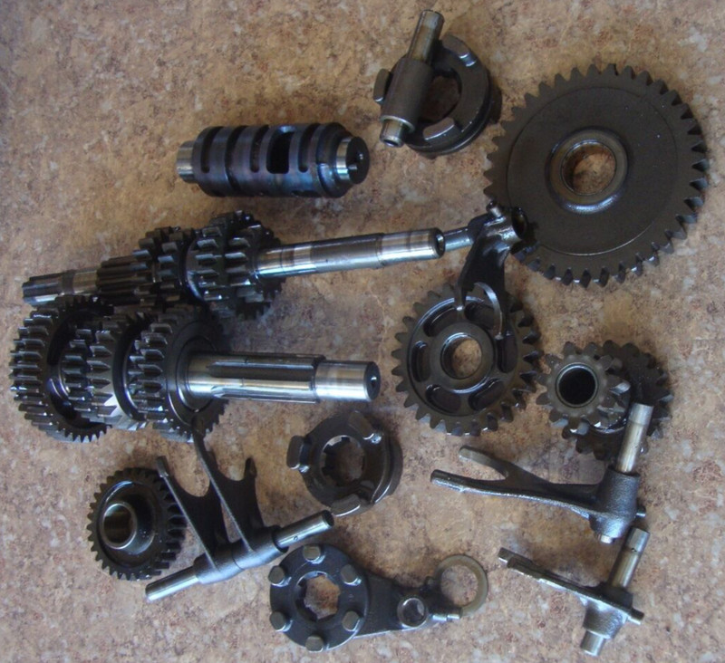 92 Suzuki ATV Quad Runner LT-4WD 250 LT LT250 Engine Transmission Gears Shift N2