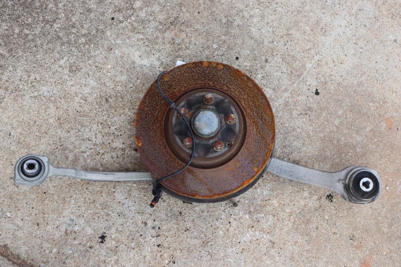2010-2016 MERCEDES E350 W212 SEDAN RWD FRONT RIGHT SPINDLE KNUCKLE WHEEL HUB OEM