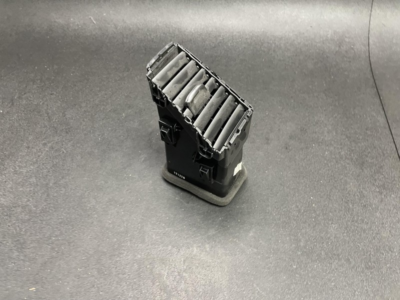 Dashboard Center Right A/C Heater Vent Grille 2018 Nissan Pathfinder 2013 - 2020