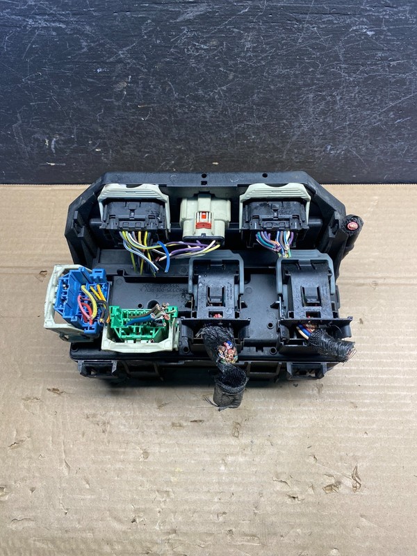 2008 2009 Jeep Wrangler Integrated Power Fuse Box 04692084ab AD9555 DG