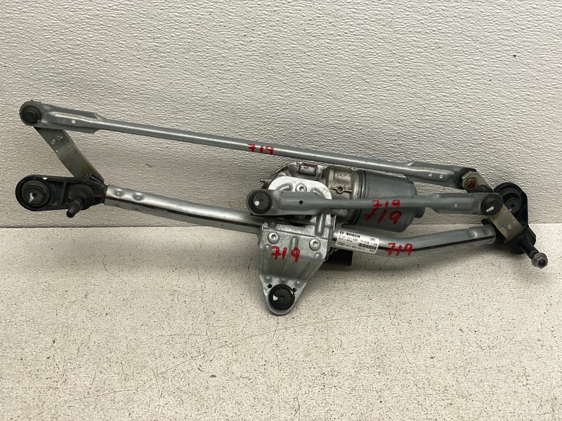 2015-2020 AUDI A3 FRONT WINDSHIELD WIPER LINKAGE MOTOR OEM LOT719