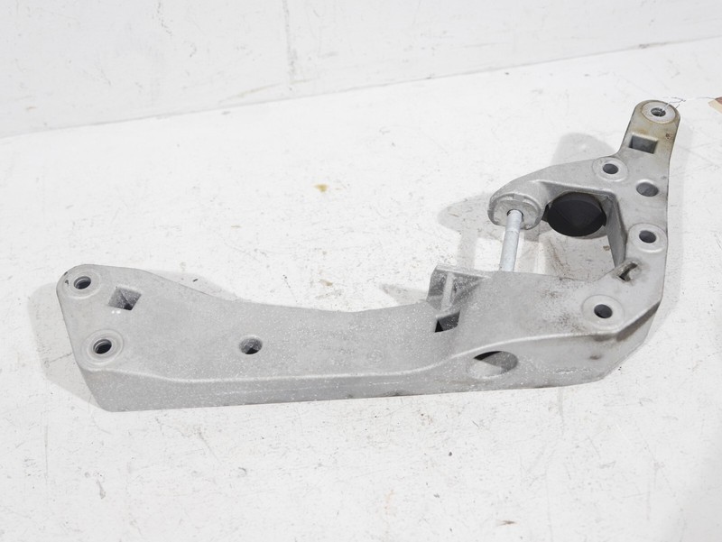 16-20 BMW 750 M550i 540i G11 G12 G30 XDRIVE TRANSMISSION CROSSMEMBER BRACKET OEM