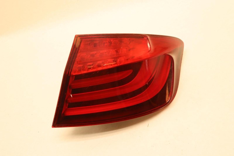 2011-2013 BMW 535I F10 REAR RIGHT PASSENGER QUARTER PANEL MOUNT TAIL LIGHT OEM