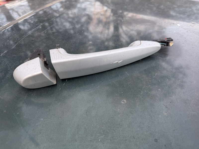 12-15 BMW X1 OEM SILVER RH Pass Side FRONT EXTERIOR DOOR HANDLE ASSEMBLY