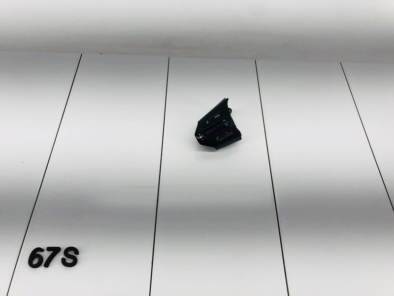 16-18 KIA SORENTO LEFT SIDE STEERING RING RADIO CONTROL SWITCH BUTTON OEM