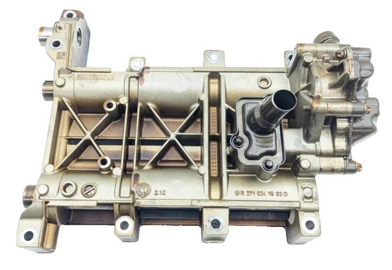 12-15 Mercedes W204 C250 M271 Balance Shaft Housing Oil Pump 2710341003