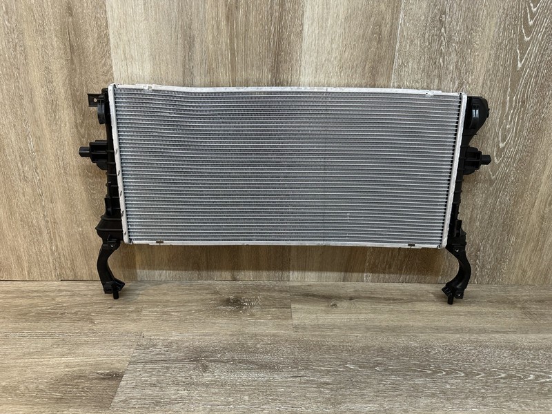 2023-25 KIA SELTOS RADIATATOR ASSY - OEM - 25310-Q5550 - DAMAGED