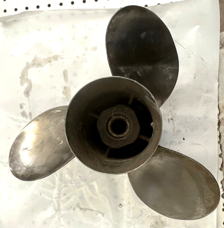 MERCURY VENGEANCE STAINLESS PROPELLER 13-1/2" X 23P 48-16320-23 4.75"