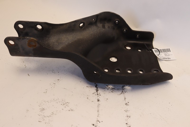 2018-2023 FREIGHTLINER CASCADIA 126 LEFT SIDE FRAME HORN BUMPER MOUNT OEM