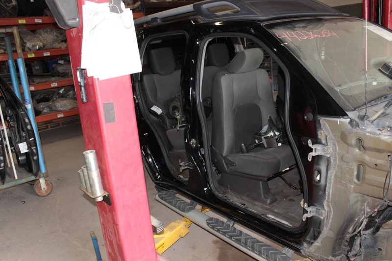 08-15 Nissan XTERRA 4.0L Passenger Right Side Rocker and Post Cut
