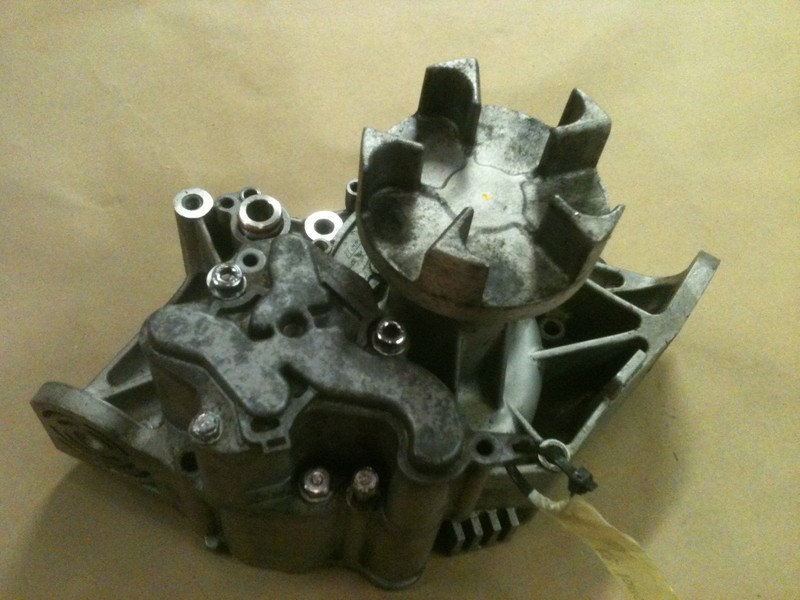 08 Yamaha VX 110 Rear Engine Cover Transfer Shaft Gear Drive with Oil Pump VX110