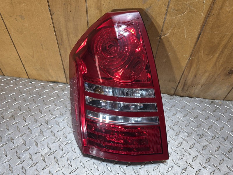 2005-2010 Chrysler 300C Model LH Tail Light Tail Lamp Oem