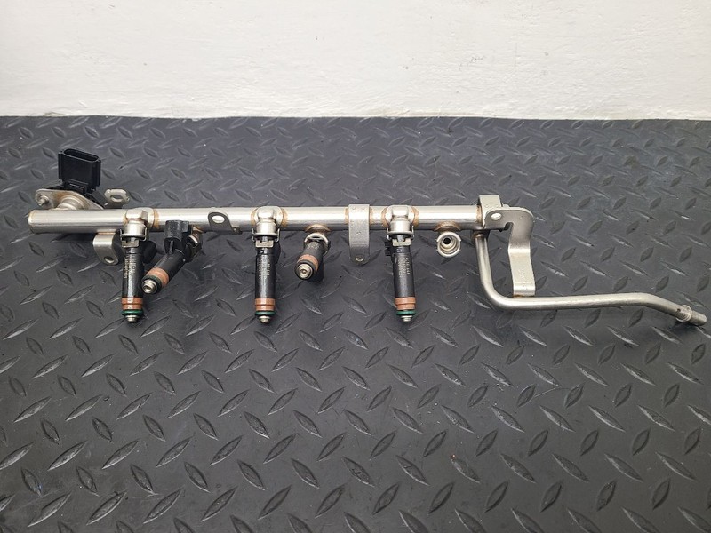 05-10 Ford Escape 3.0L V6 Fuel Injectors W/ Rail Assembly OEM 4L8Z-9F593-B