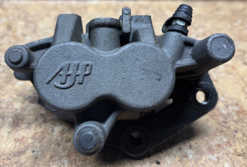 2005 Suzuki Bandit GS 500 Front Disk Brake Caliper 2006 GSF500 GS500FH GS500 A7