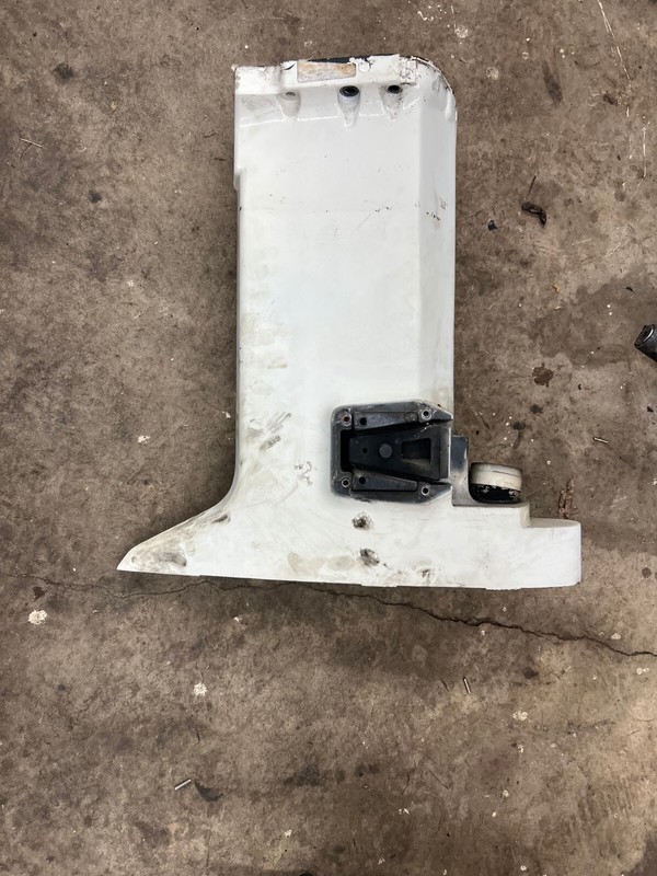 Evinrude Outboard 225 FICHT Exhaust Housing 25" shaft 0435479 FRESHWATER