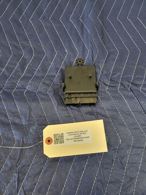 Used Oem Cadillac Right Passenger Front Seat Heated Control Module 2020-2025 XT5