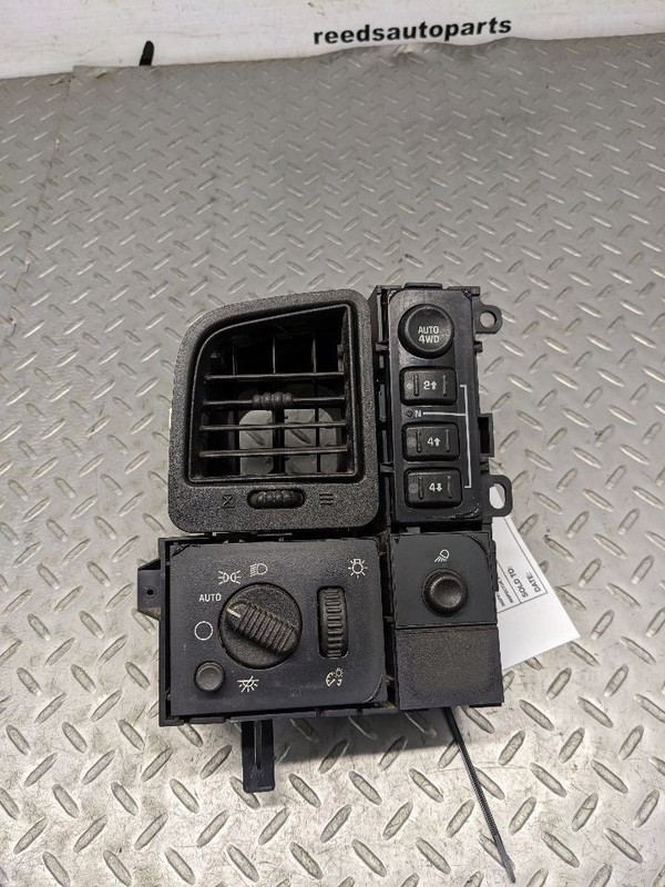 2004 SIERRA 5.3L Headlight Foglight Lamp Switch 4x4 Switch Vent Trim BEZ 1169177