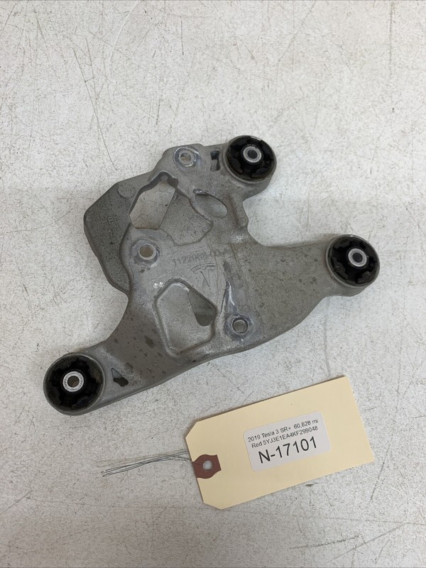 ⚡️17-23 Tesla 3 AC AIR COMPRESSOR MOUNT BRACKET SUPPORT 1122968-00-A 17101 B26
