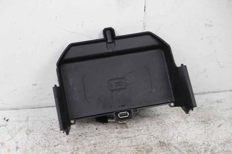 2017-2022 BMW F90 M5 G30 G32 GT 5 6 ELECTROMAGNETIC INDUCTION CHARGER OEM