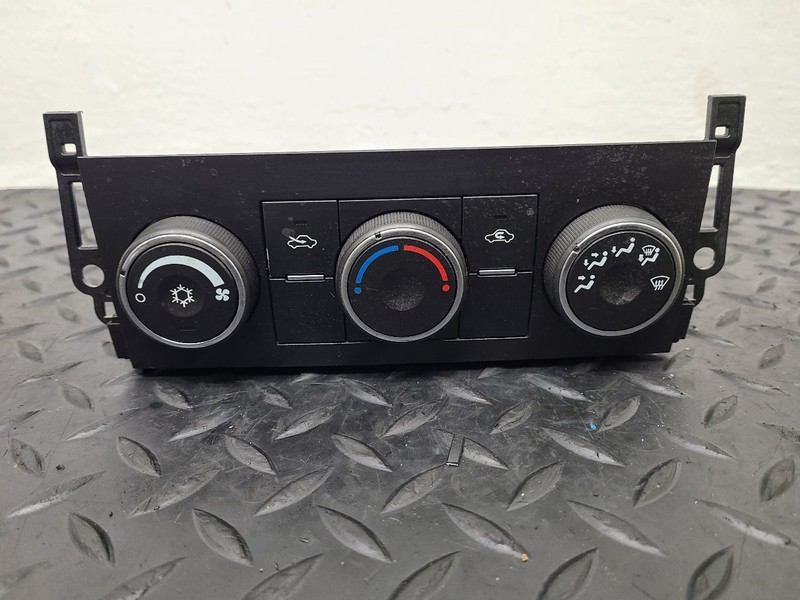 07-09 Chevrolet Silverado Manual Temperature Control W/O Defrost OEM 25901387