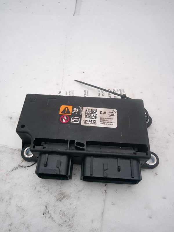 Used Air Bag Module fits: 2020 Buick Encore gx Air Bag air bag below console Gra