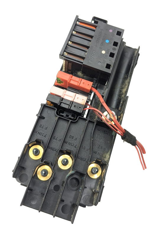 Mercedes 164 GL/ML/R-Class Right Front Fuse Box Battery Control Module 06-12
