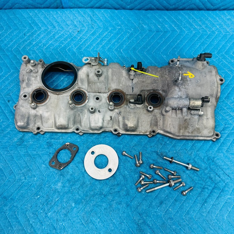 2007–2009 Lexus LS460 Right Engine Valve Cover with Bolts OEM