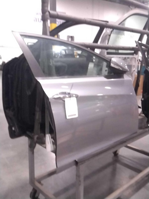 2015 Hyundai Elantra Right Front Door Grey OEM 542873 - 90K Miles