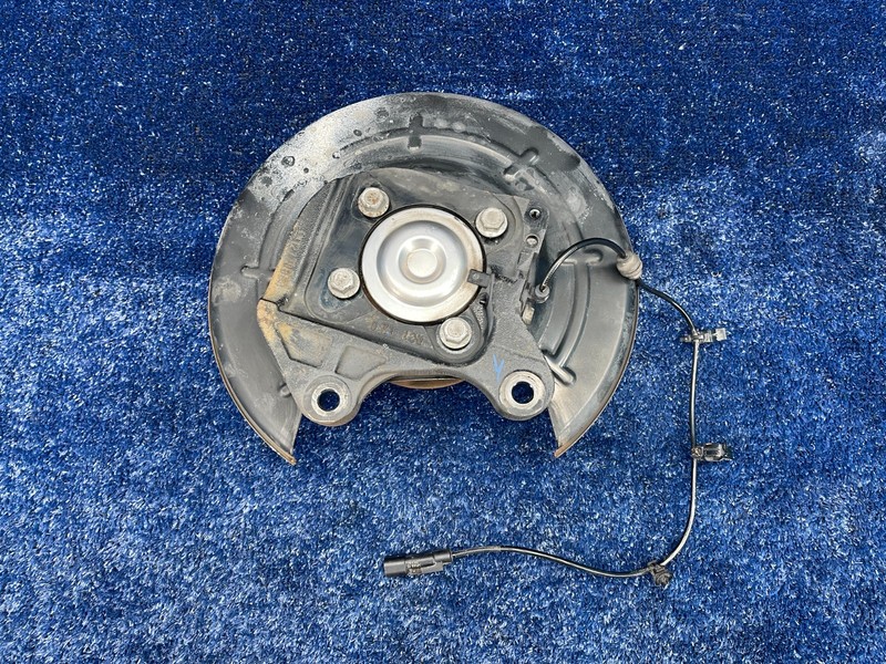 2016–2019 Buick Cascada Rear Right Steering Knuckle Hub Assembly OEM 13507017