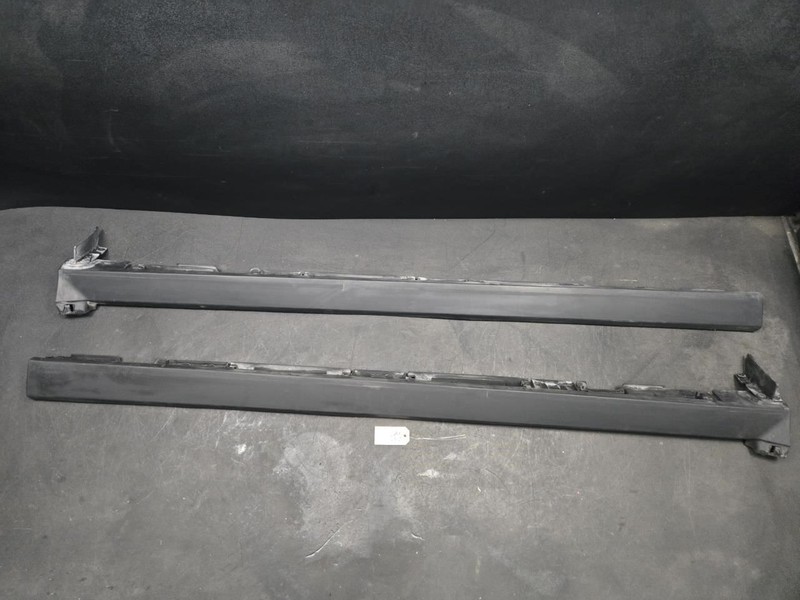 2PC Right + Left Rocker Panel Moldings Set 2018 Range Rover Velar 2019 - 2022
