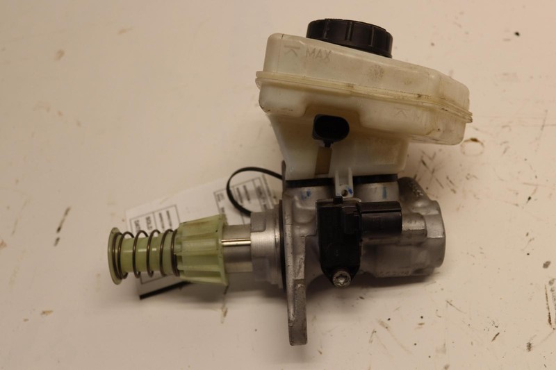 2017-2018 PORSCHE PANAMERA POWER BRAKE MASTER CYLINDER W/ TANK W/O HYBRID OEM