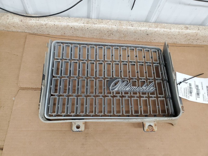 Driver Left Grille Custom Cruiser Station Wgn Fits 71 OLDSMOBILE 291696