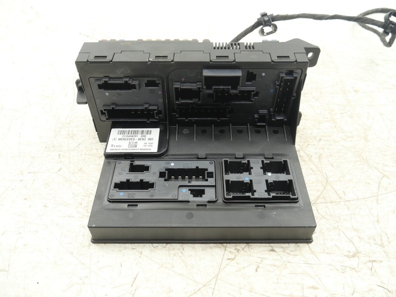 2003-2009 Mercedes E350 Fuse Box Junction Relay Terminal 2115456201 OEM