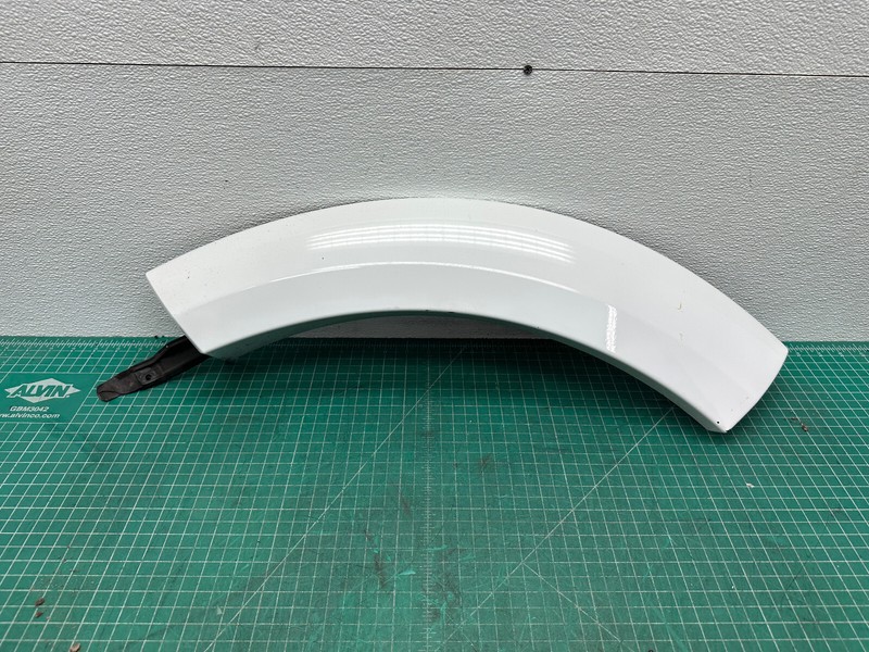 05-16 LAND ROVER LR3 LR4 REAR LEFT QUARTER WHEEL ARCH FLARE MOLDING White OEM