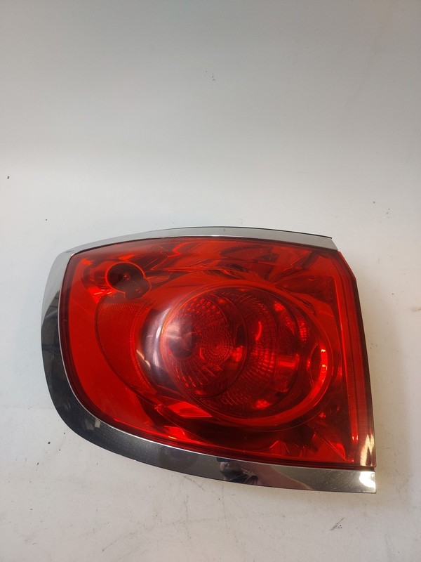 2008-12 BUICK ENCLAVE LEFT DRIVER SIDE LIFTGATE LID MOUNTED TAILLIGHT ASSEMBLY