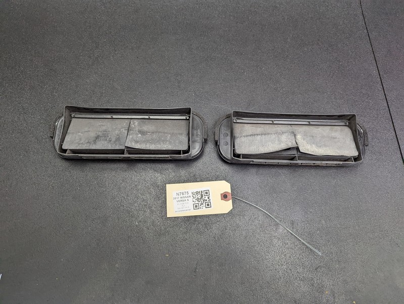 2PC Rear Quarter Pressure Vent Grille 2017 Nissan Versa 76804-1HM0A 2014- 2019