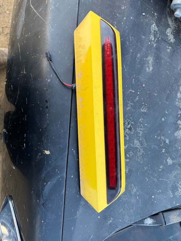 11-15 CHEVROLET CAMARO OEM 3RD THIRD BRAKE LIGHT W/ YELLOW SURROUND TRIM