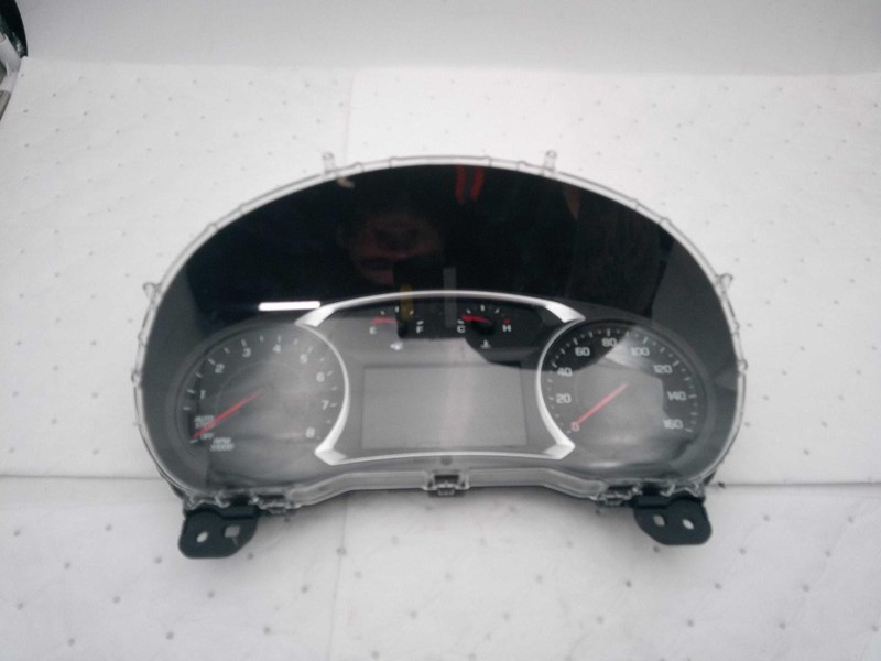 2019 Chevrolet Equinox Speedometer Gauge OEM Silver 39k Miles NJ25-27967