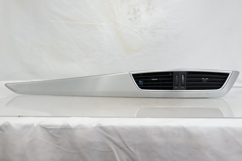 12-14 Mercedes W204 C250 C300 Center Dashboard Dash Vent Trim Molding Bezel OEM