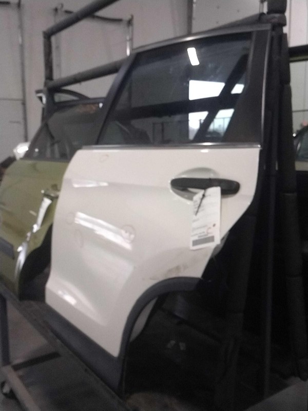 2016 Honda CR-V Left Door White OEM 127927 50k Miles - SUV Parts