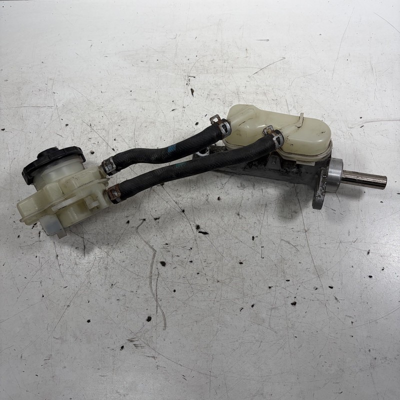 09-10 Honda Fit Brake Master Cylinder w/ Reservoir Set 46101-TK6-305 OEM