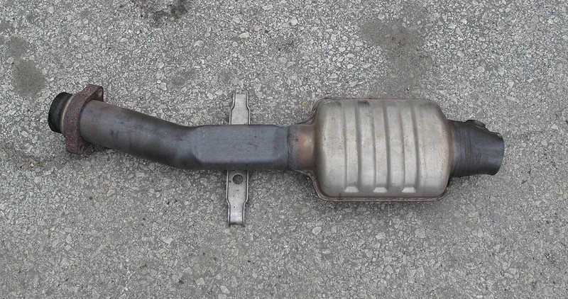 BMW E36 1998-1999 323is 323iC Intermediate Exhaust Pipe Muffler Resonator OEM